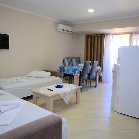 Eleana'S Apartament Sarande Bagian luar foto