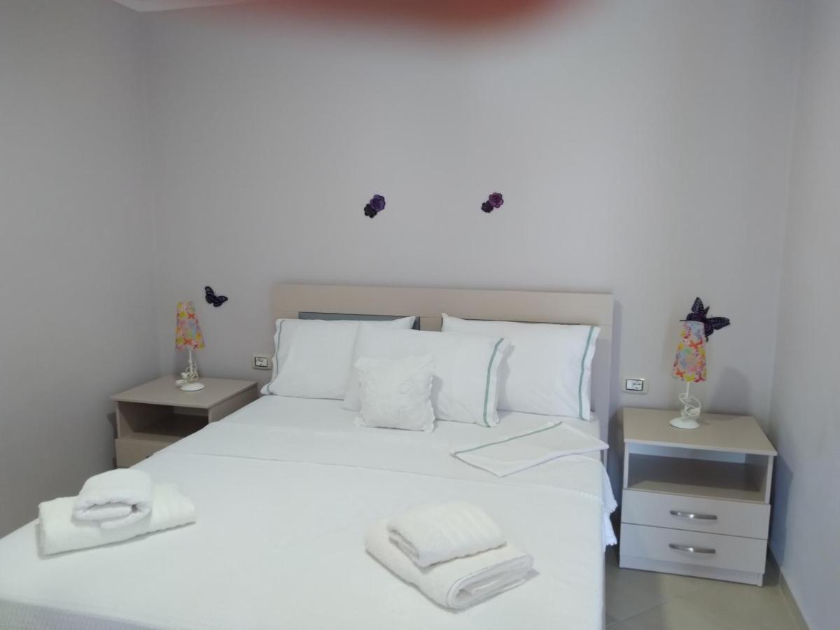 Eleana'S Apartament Sarande Bagian luar foto