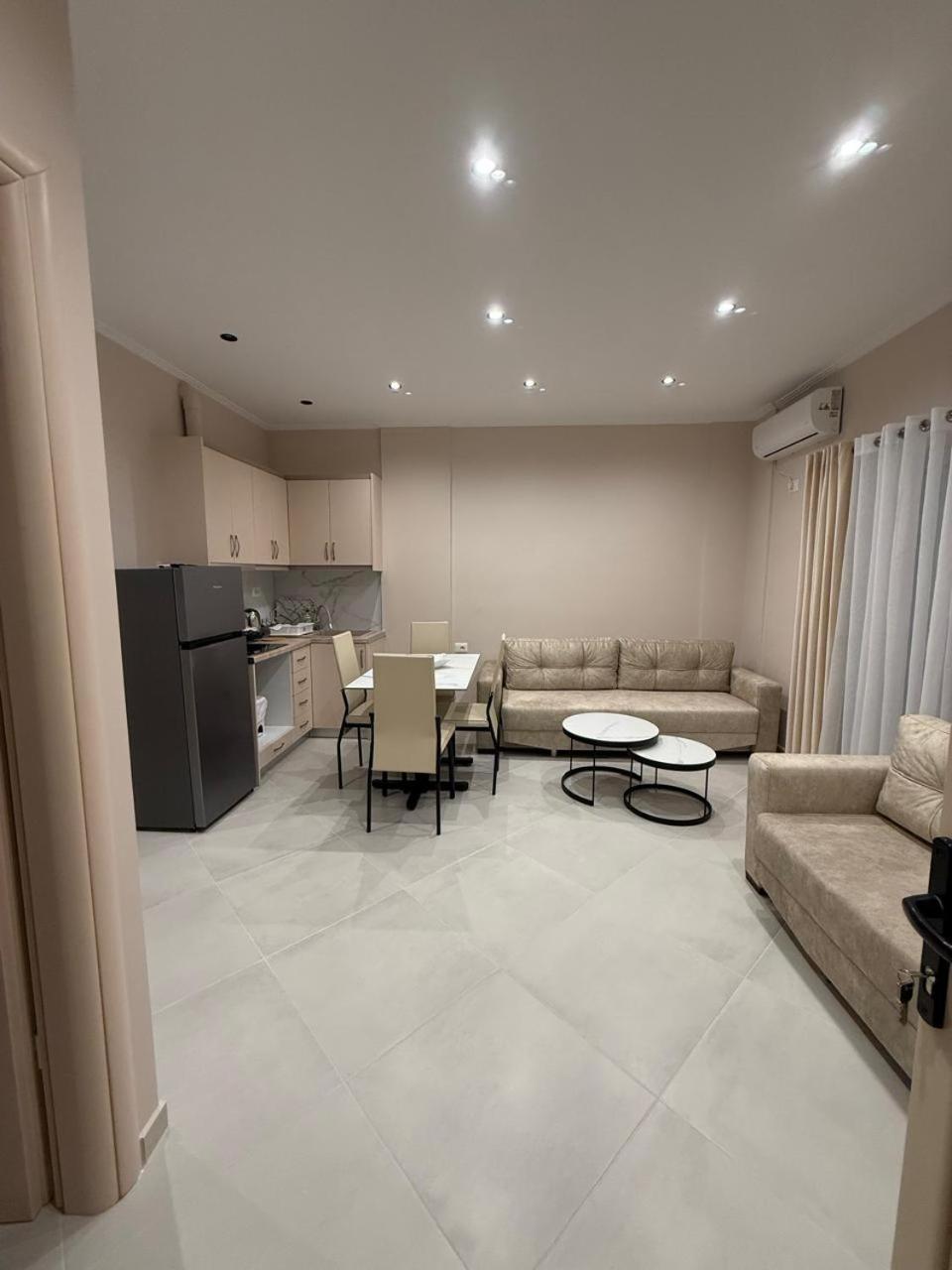 Eleana'S Apartament Sarande Ruang foto