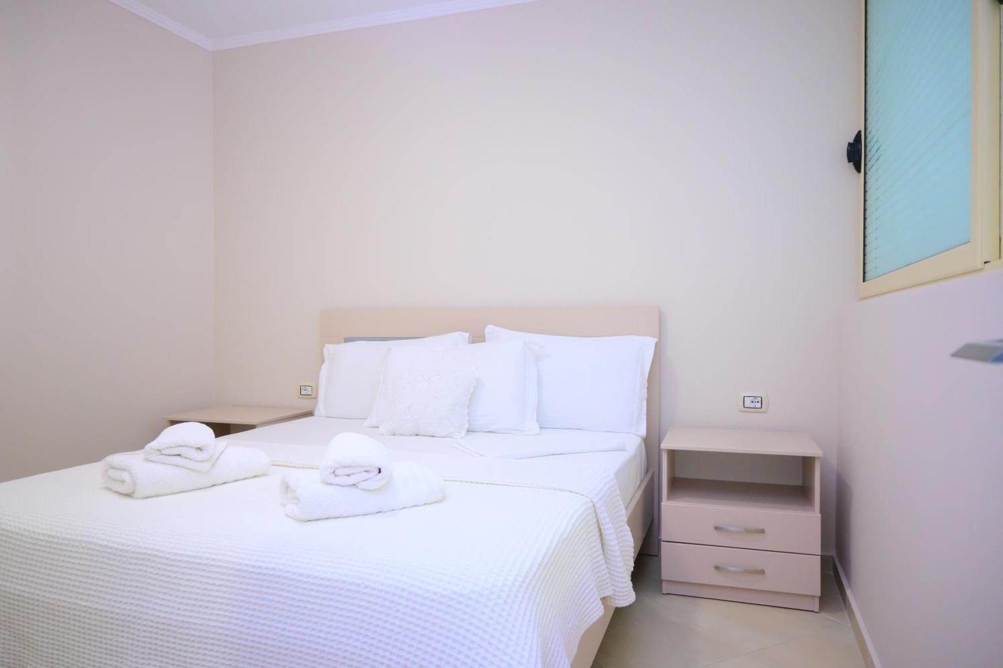 Eleana'S Apartament Sarande Bagian luar foto